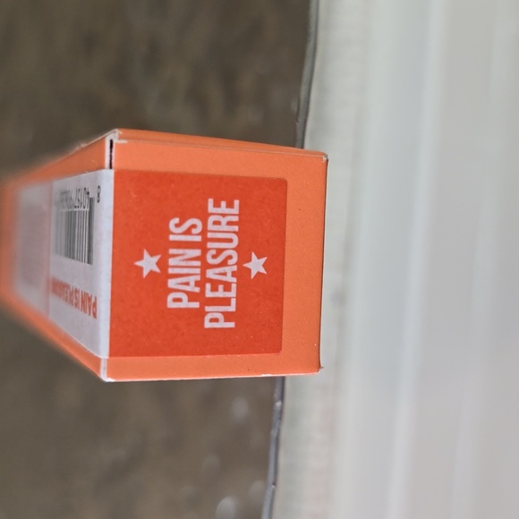 Jeffree Star Velour Liquid Lipstick in Bold Orange, Pain Is Pleasure NWT - Picture 3 of 4